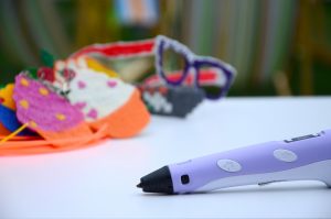 3d handle pen and 3d painting figures in concept of andmade STEM education