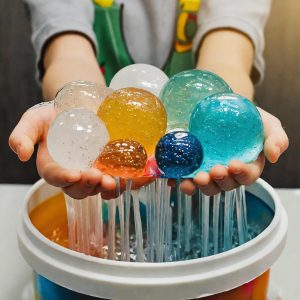 Firefly Warsztaty dla dzieci, glutek, slime, kolorowy, masa plastyczna w dłoniach 81996