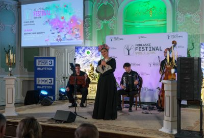 Występ Alicji Grabowskiej w Aula Magna Pałacu Branickich.